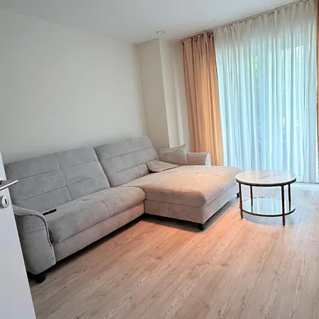 Modernes Voll Moebliertes Neubau Lejlighed